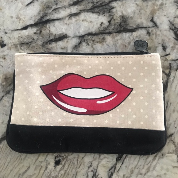 Makeup bundle - Picture 6 of 6